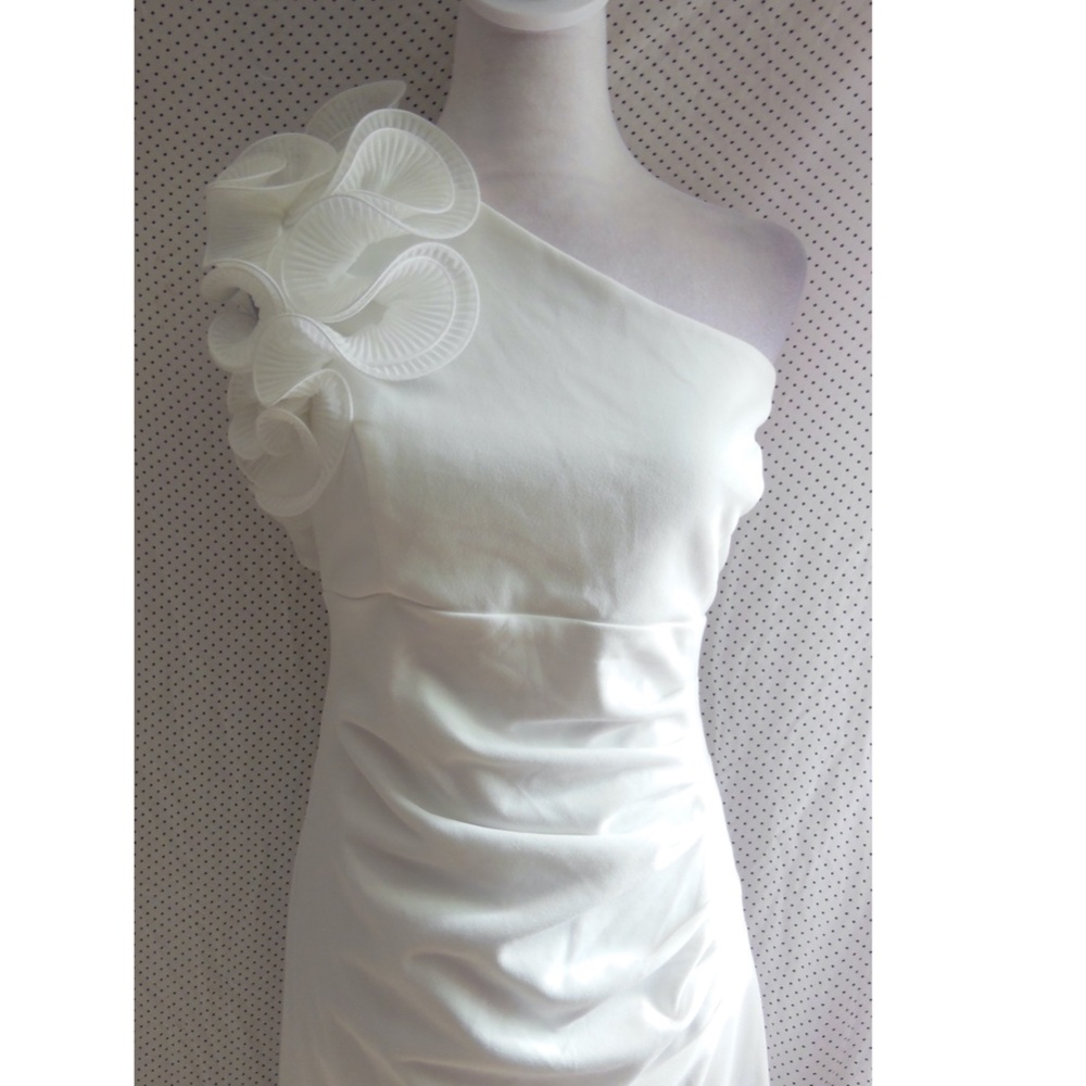 NEW XSCAPE White RUCHED Ruffled ONE SHOULDER Bridal SHEATH Midi DRESS 14 - Picture 5 of 11